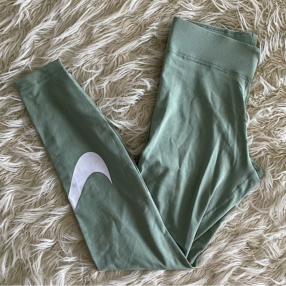 ❌SOLD❌ Green Nike Leggings